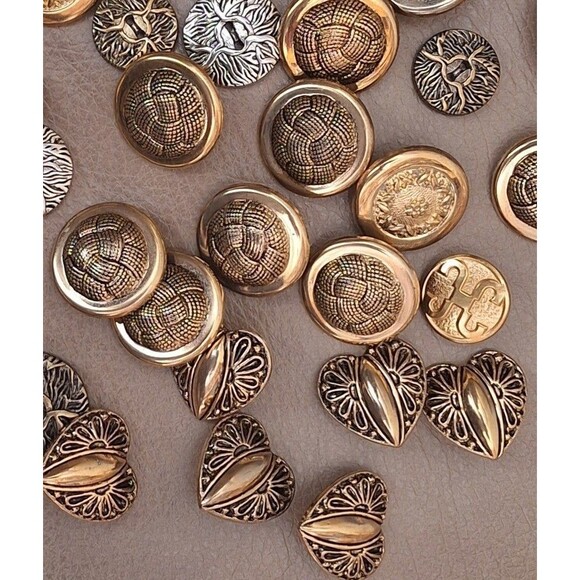 Vintage Buttons Lot of 88 goldtone silvertone bronze various shapes sizes NICE - Picture 2 of 12